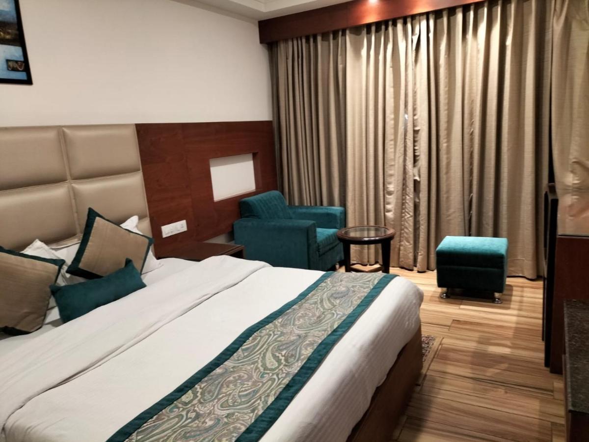 Hotel Ambica Katra Katra  Zewnętrze zdjęcie